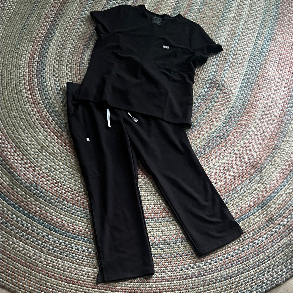 Figs Black Scrub Set